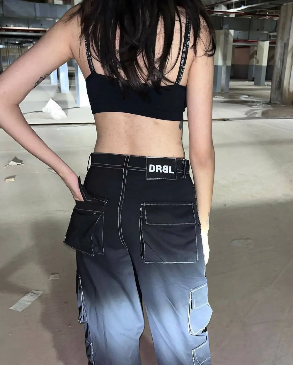 BLACK ESSENTIAL CARGOS