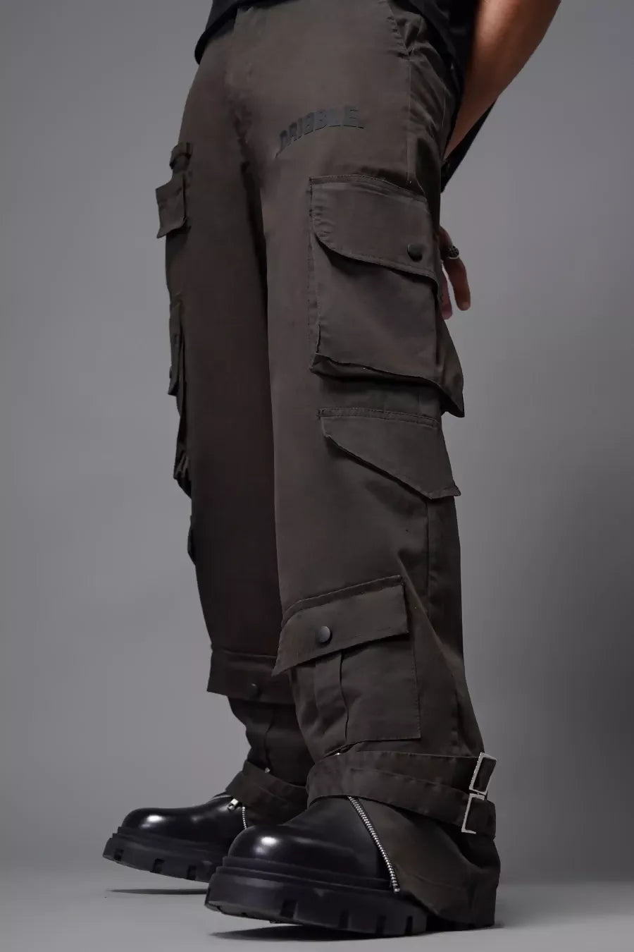 cargos for men. streetwear fashion. brown cargo.