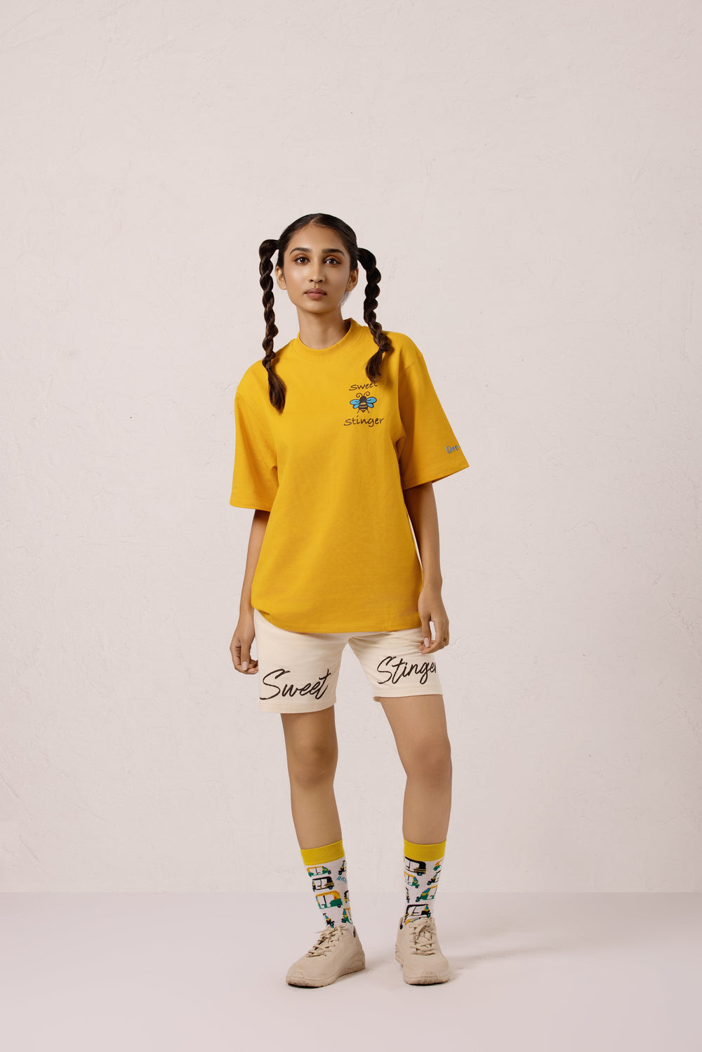 Sweet stinger Oversized T-shirt
