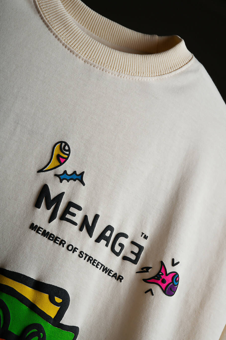 FEATURES TEE