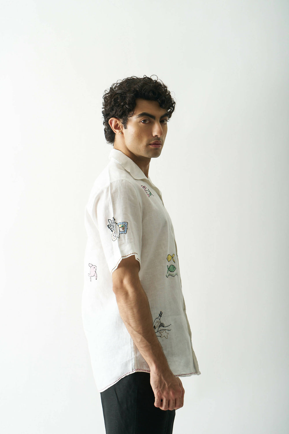 HAND EMBROIDERED PURE LINEN SHIRT. STREETWEAR FASHION.