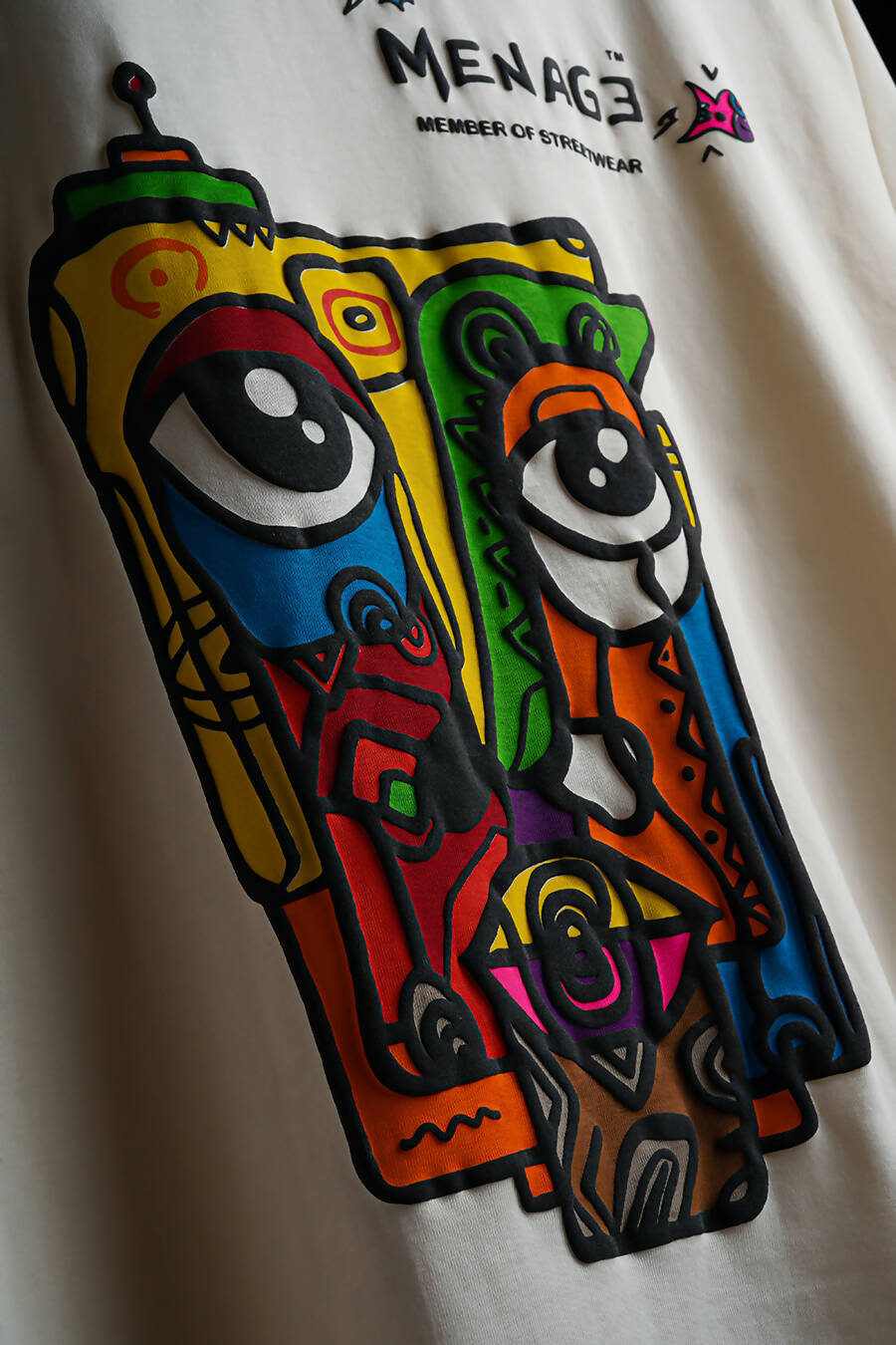 FEATURES TEE