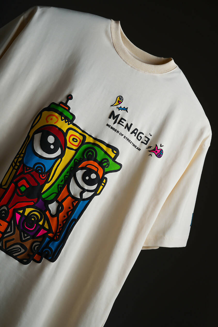 FEATURES TEE